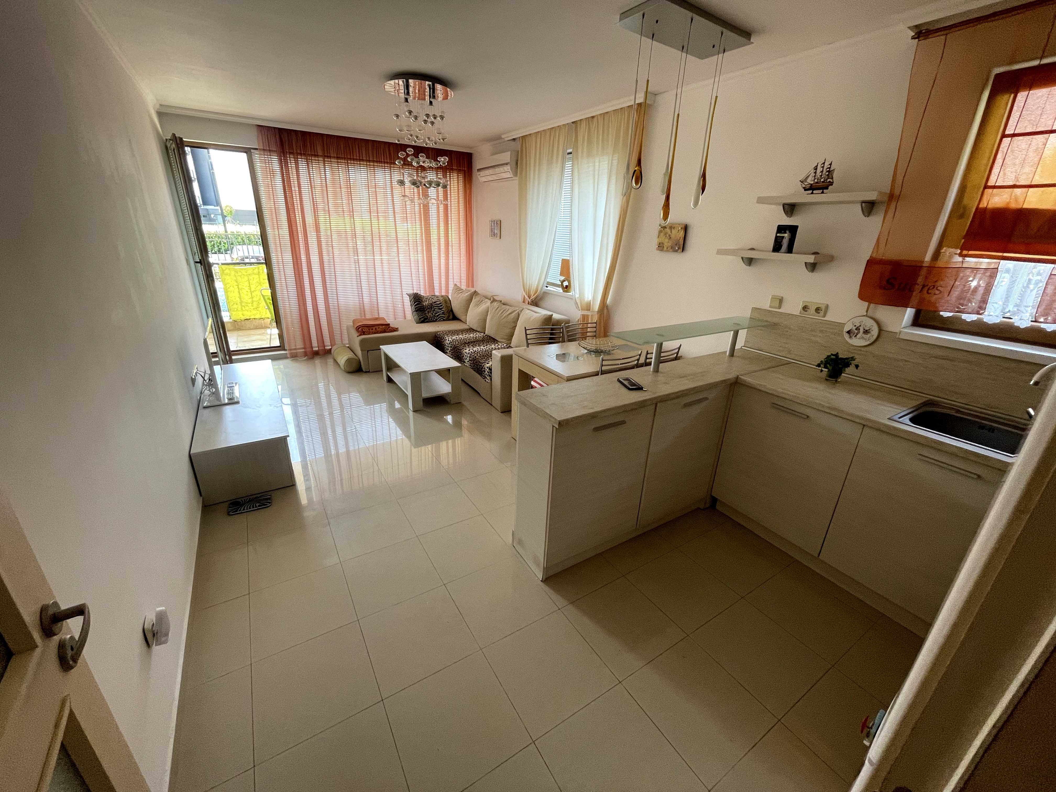 Прекрасен 2 стаен апартамент, 50м. от морето, без такса