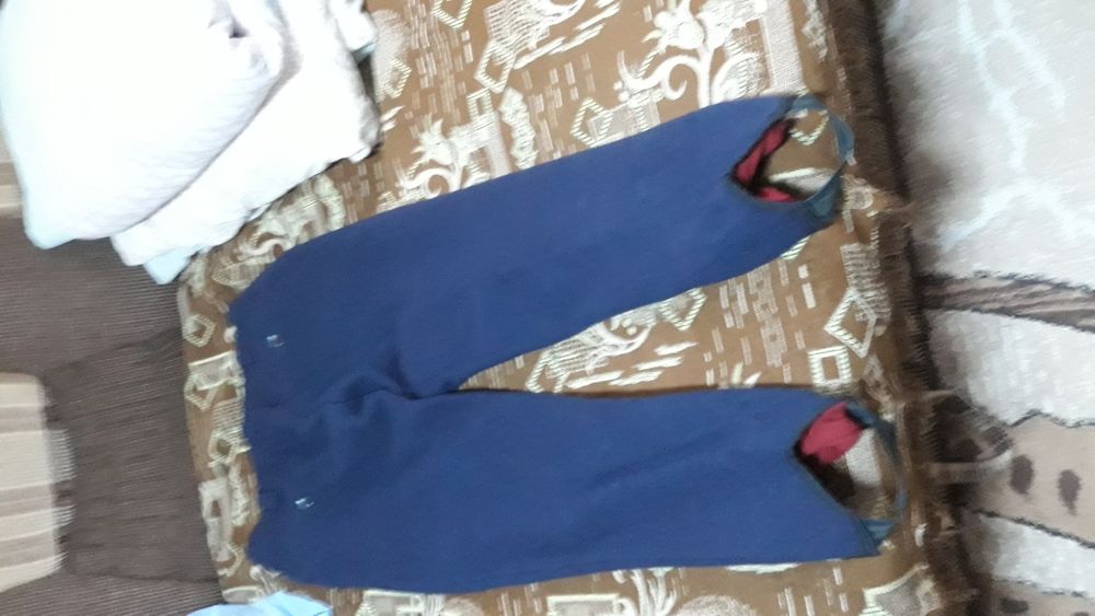 Pantaloni . Lungime exterior 100 cm ,circumferintala curea 100 cm,int