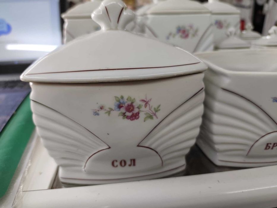 Български порцелан Сталин видин 1960 г буркани за подправки