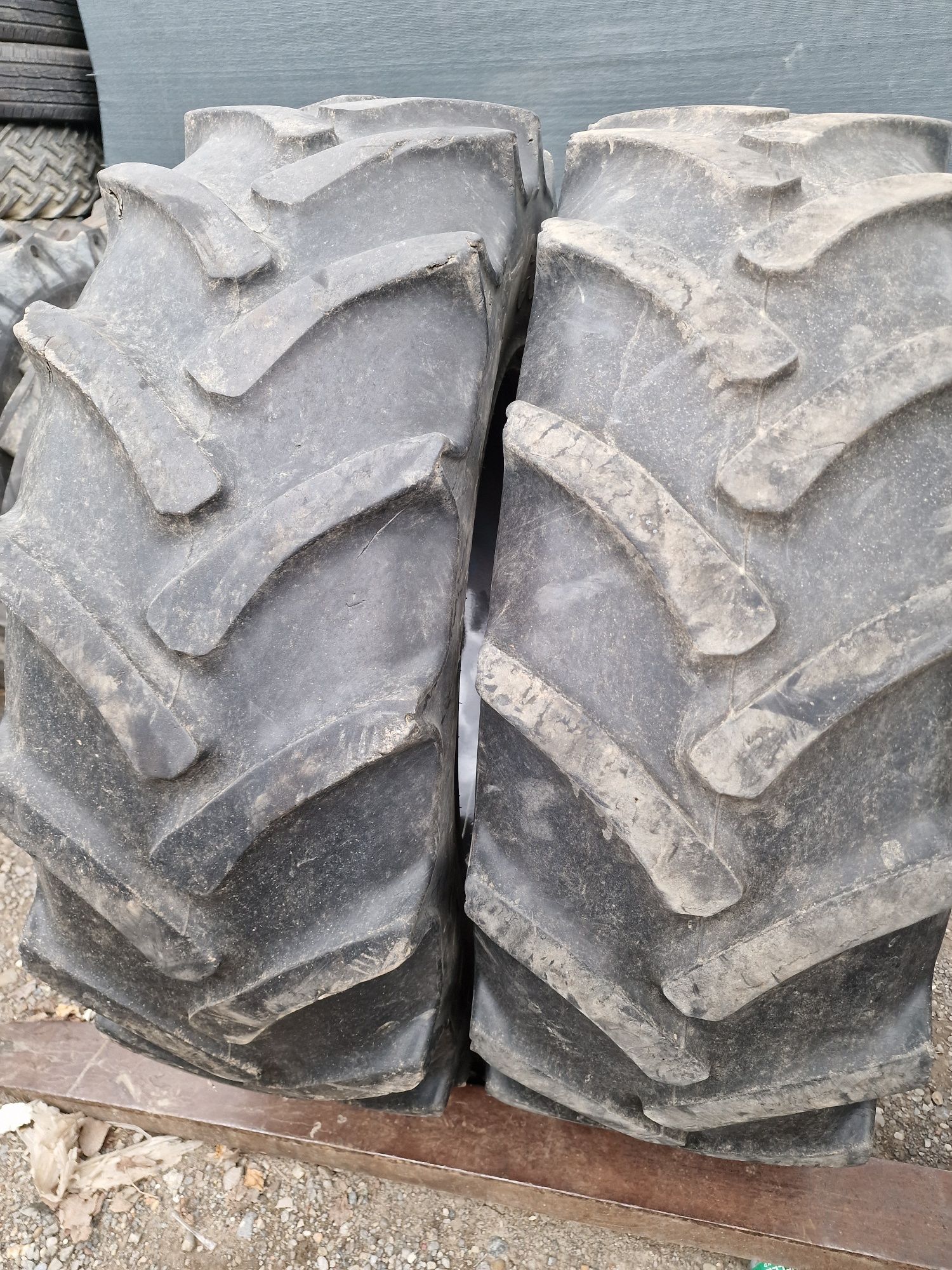 ANVELOPE agricole 14.9R28 (380/85R28) marca Continental