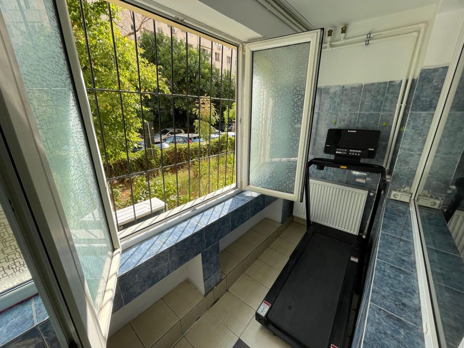 Proprietar , Vând apartament 2 camere peste stradă de Metrou Dristor i