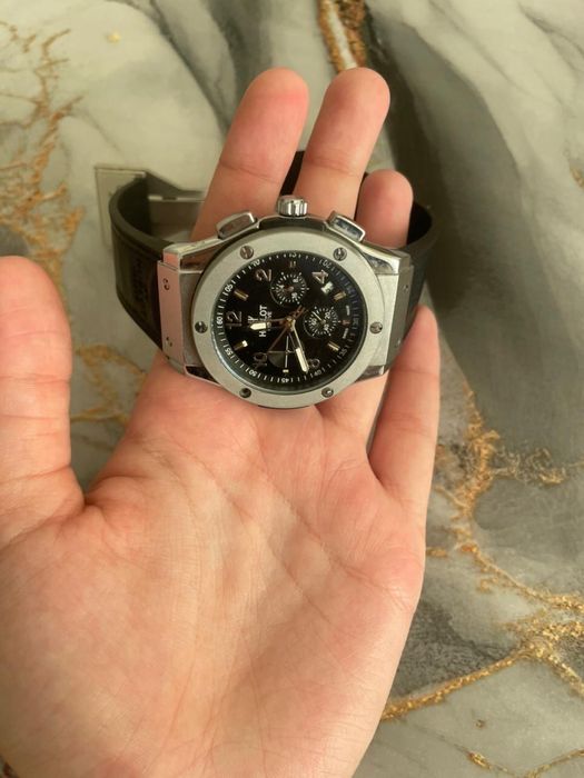 Продам часы Hublot