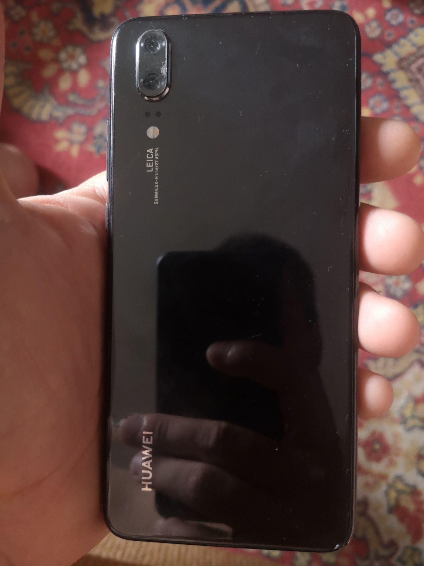 Рабочий телефон  Huawei P20 состояние на фото