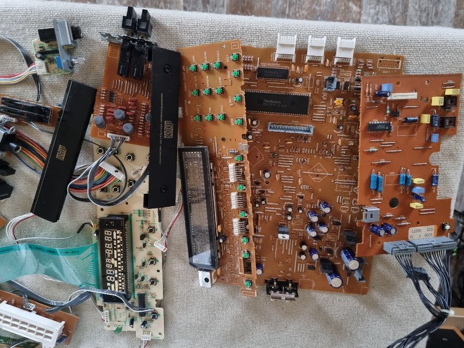 Pachet dif placi componente Technics,motorase, etc. Impecabile.