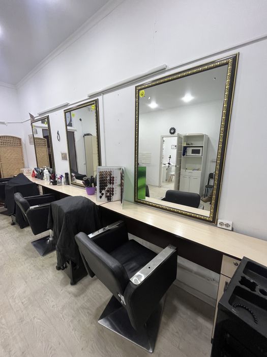 Продается зеркало , комод, кресло