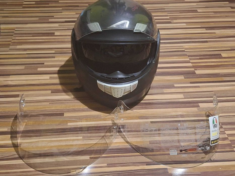 Reusch кожен екип + 2 каски Astone & Airoh – за истински моторист!