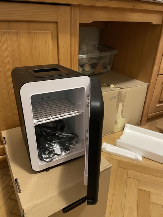 Mini frigider portabil (nou nouț negolosit)