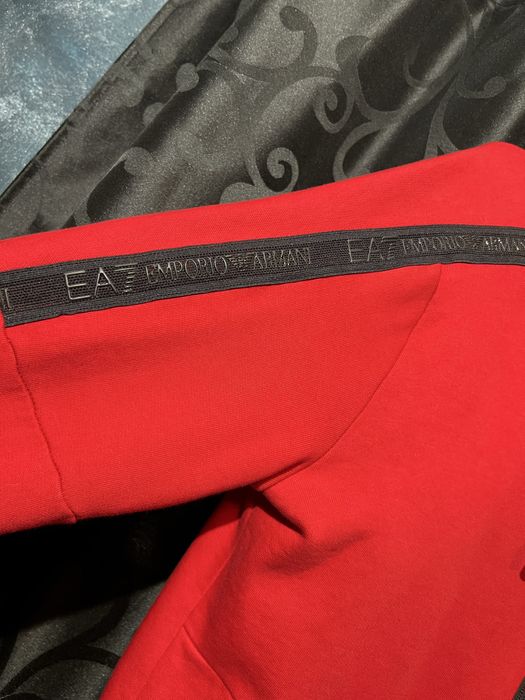 Bluză cu glugă Roşie EA7