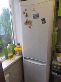 Продам холодильник "Индезит"