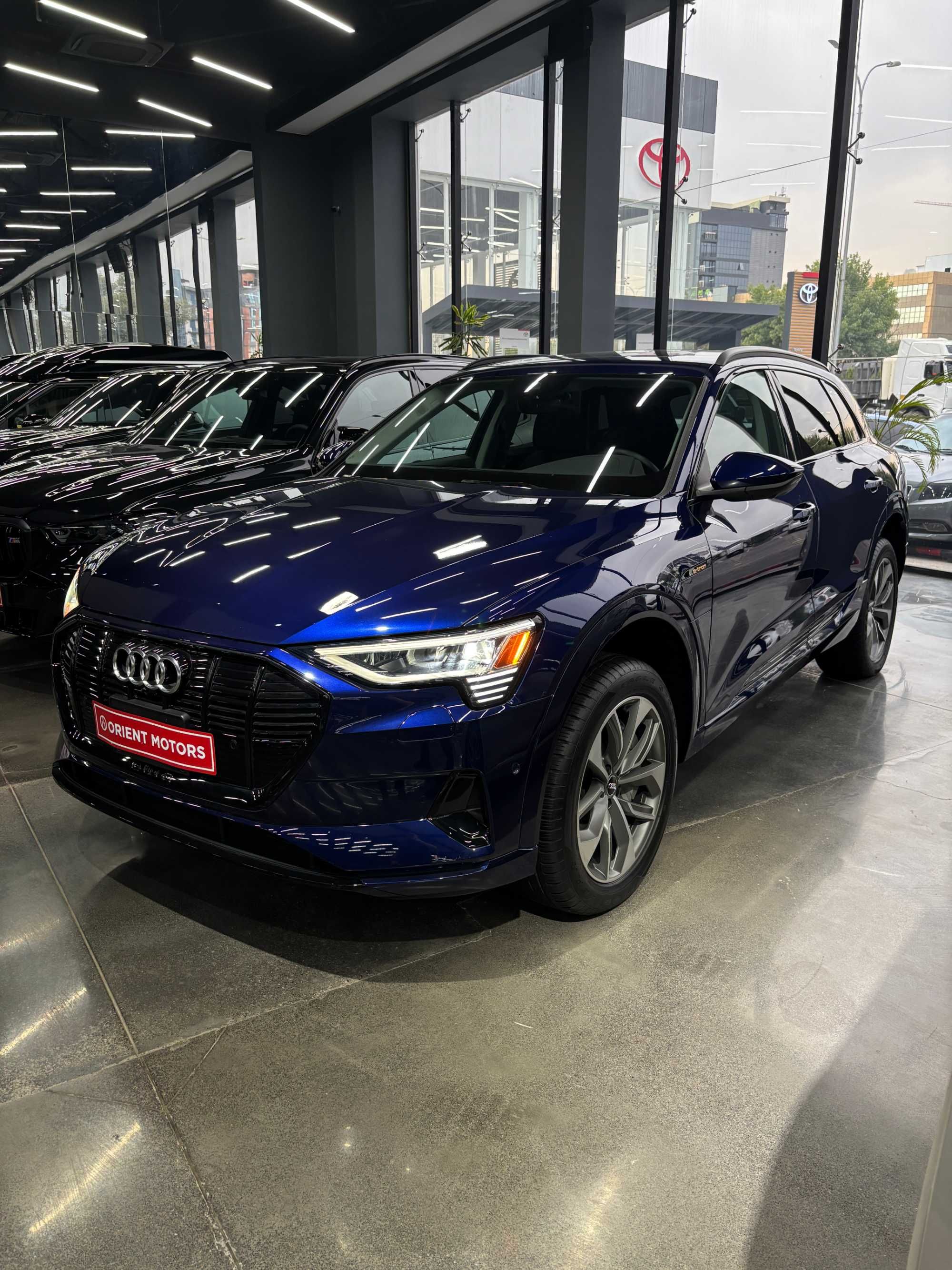 USA Audi e-tron 55 quattro|Без пробега Q7 AWD Prestige 402л.с./Электро