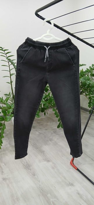 Джинсы на мальчика в хорошем состоянии