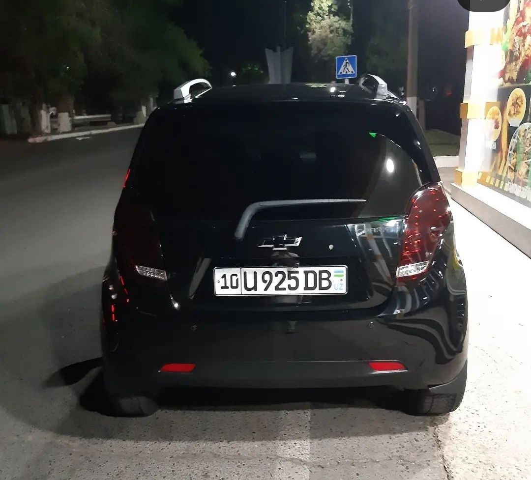 Spark 2022 toza rangi qora prabeg 35000 benzin