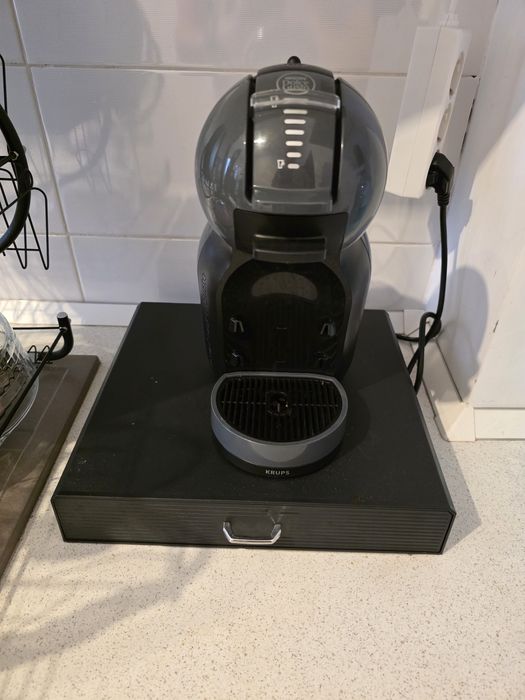 OFERTA: Vand espressor krups cu capsule + sertar capsule + cap