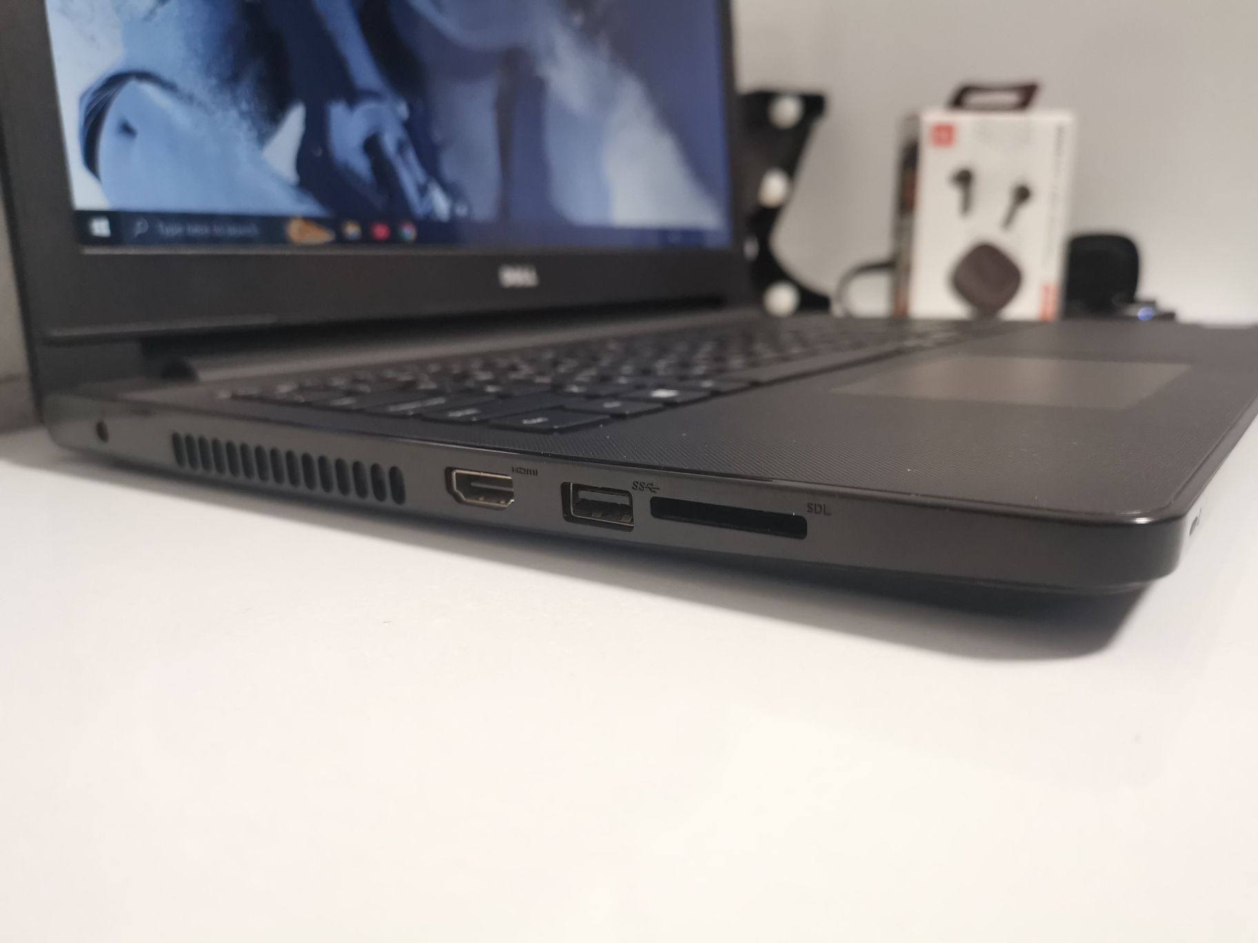 Лаптоп Dell Inspiron 15.6" Intel, 4GB RAM, 240 GB SSD + подарък JBL