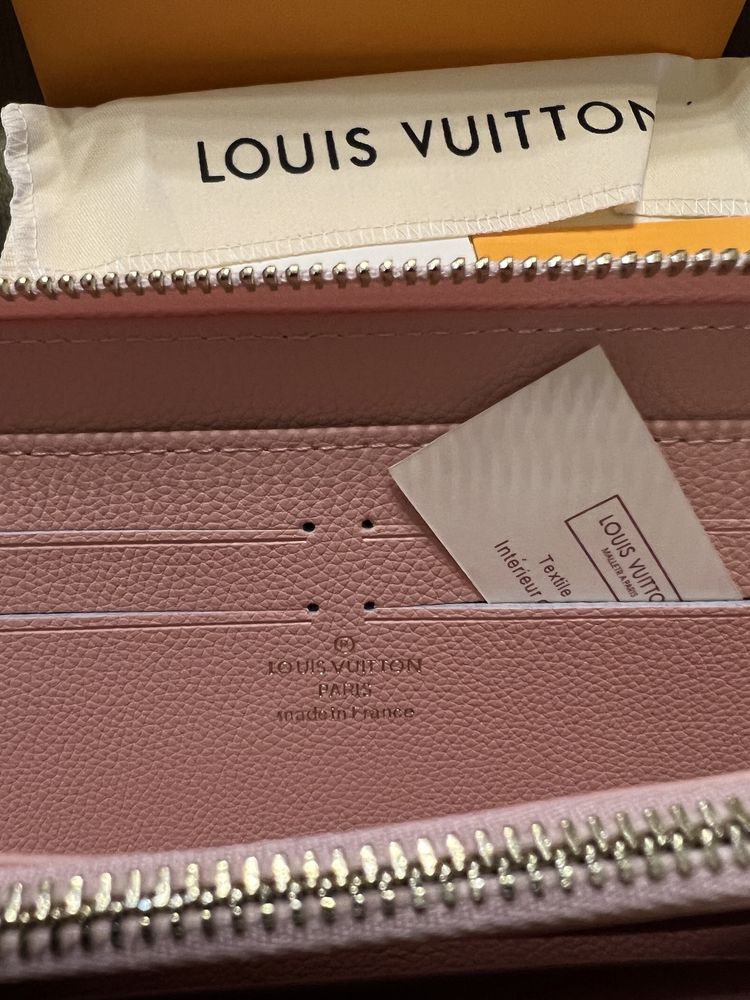 Portofel Louis Vuitton Culori Pink/Burguny Piele Cod Interior