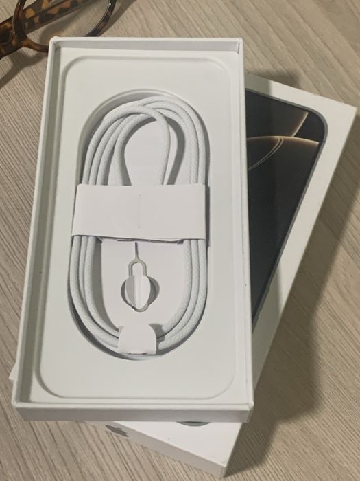 Зарядка от iPhone 16 pro