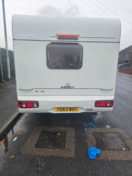 Продавам каравана в прекрасно състояние 2004 г.