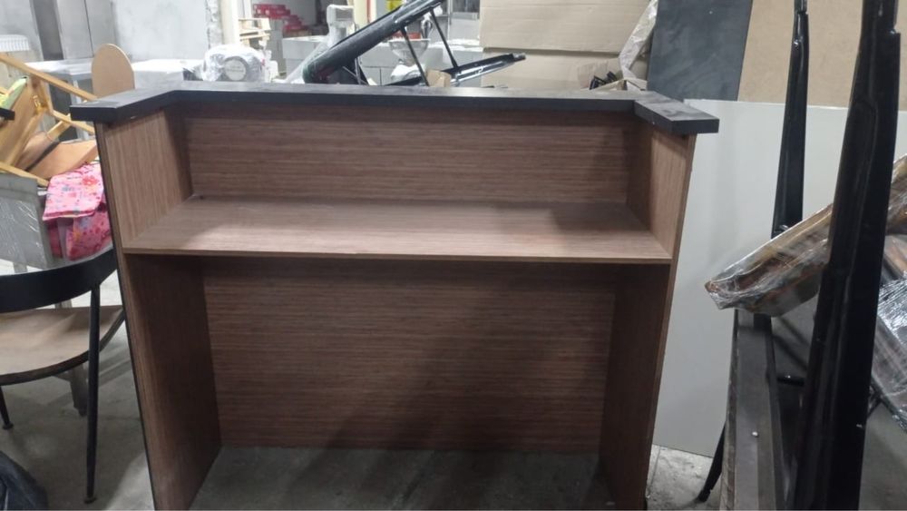 Ресепшн для офиса , салонов ! В отличном состоянии !