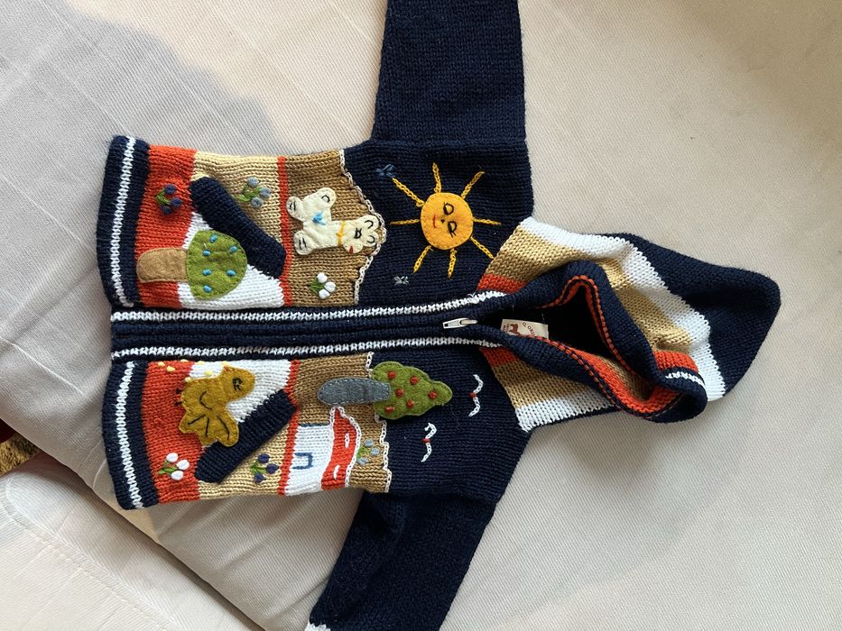 Бебешка вълнена жилетка от Перу