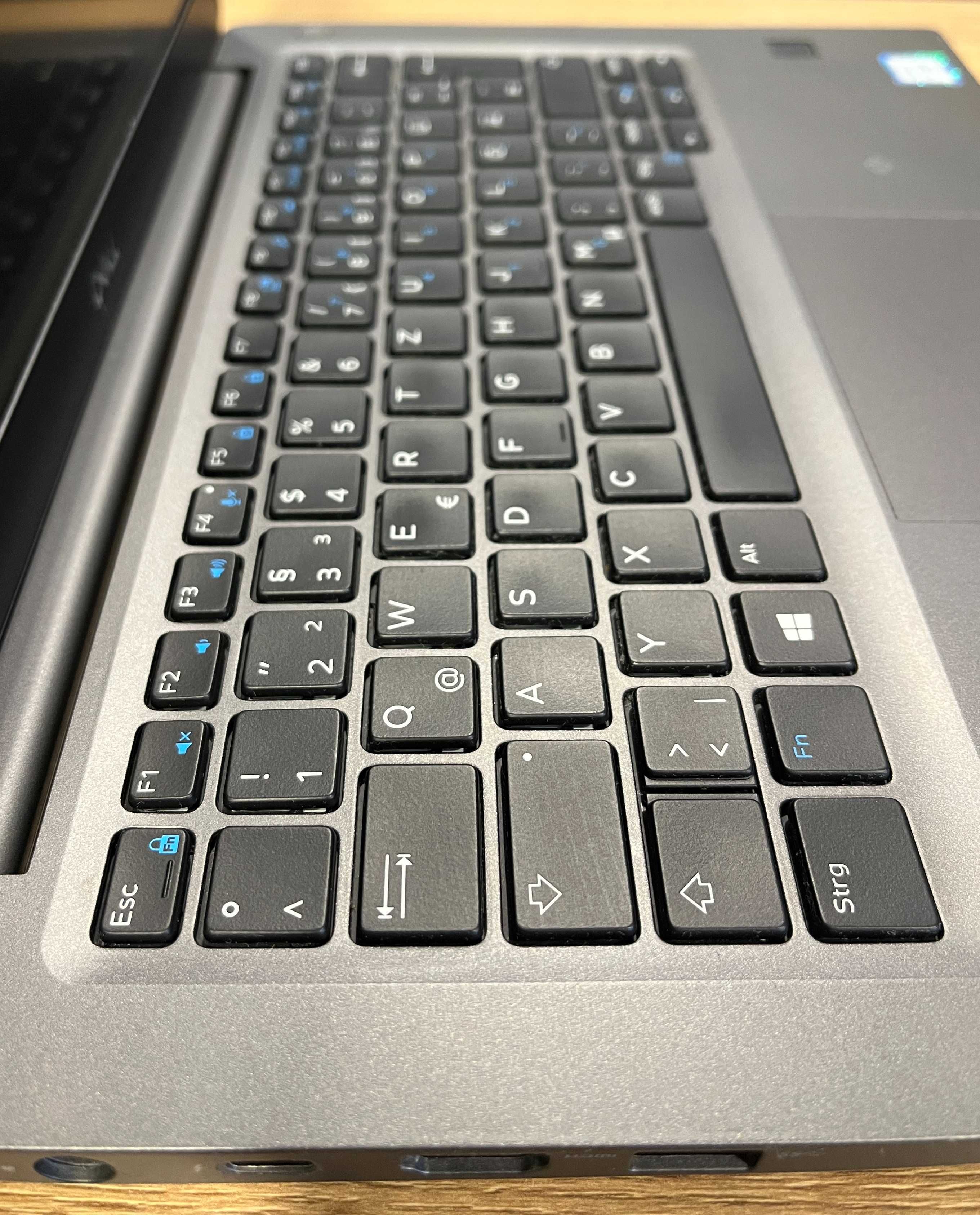 Dell Latitude 7390. Core I5-8350U. 1.7/3.6 GHz. 8/256 GB.13,3" FHD IPS