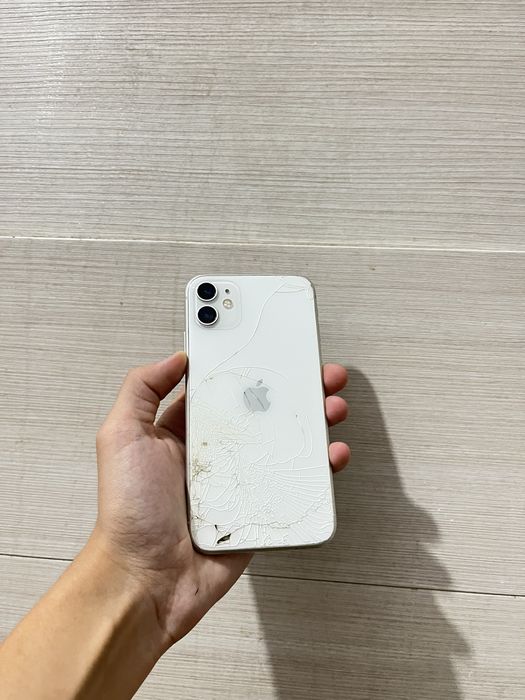 Продам срочно iPhone 11 64GB