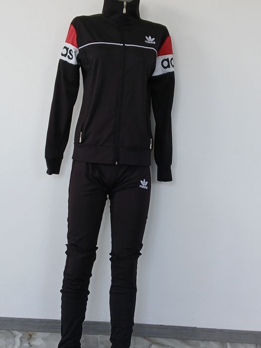 Vând Compleuri de damă L.100 de lei bucata ..