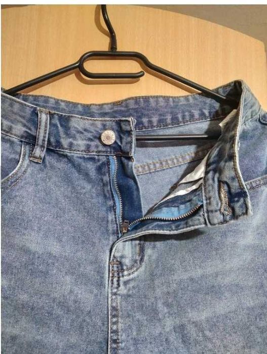 Pantaloni scurți de blugi