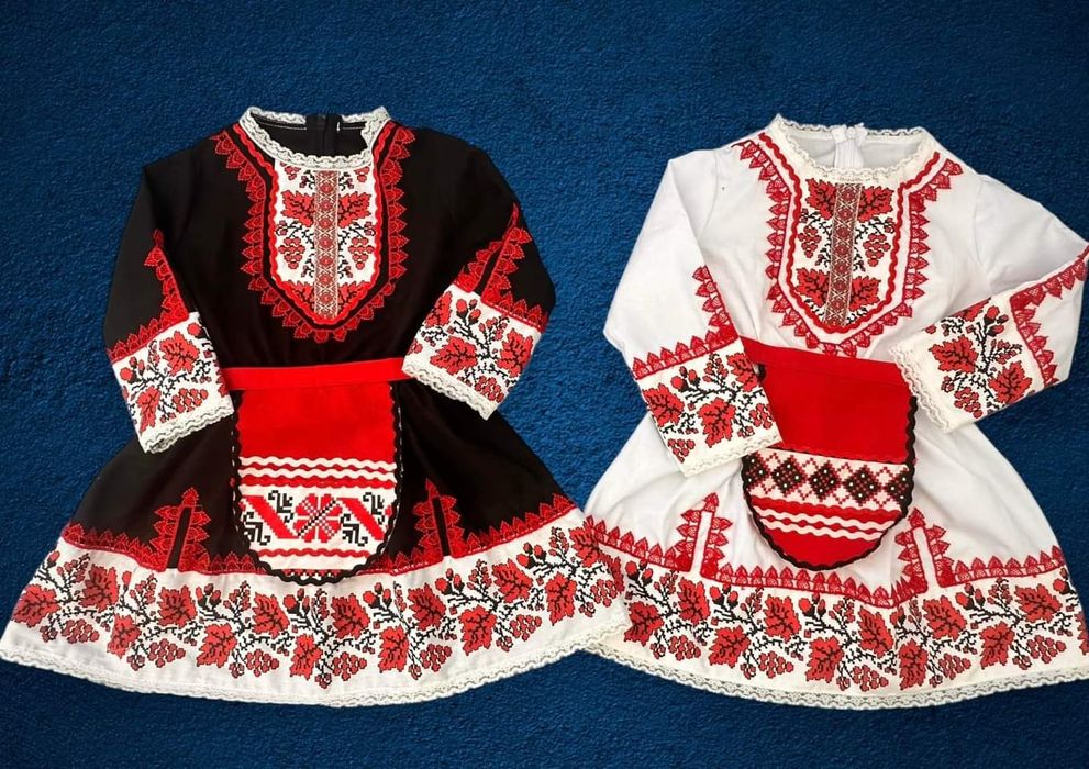 Народни носии за Мама Тати и дете