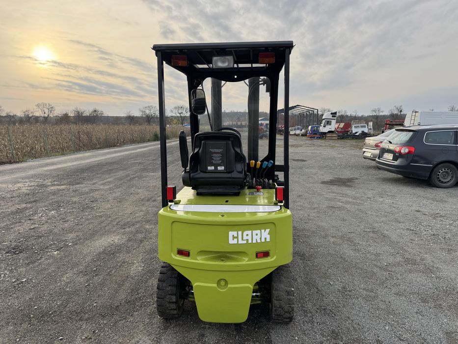 Stivuitor electric 2 tone clark tva deductibil