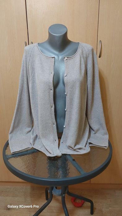 кашмирена жилетка CULTUPE.70%кaшмир.Размер XL.