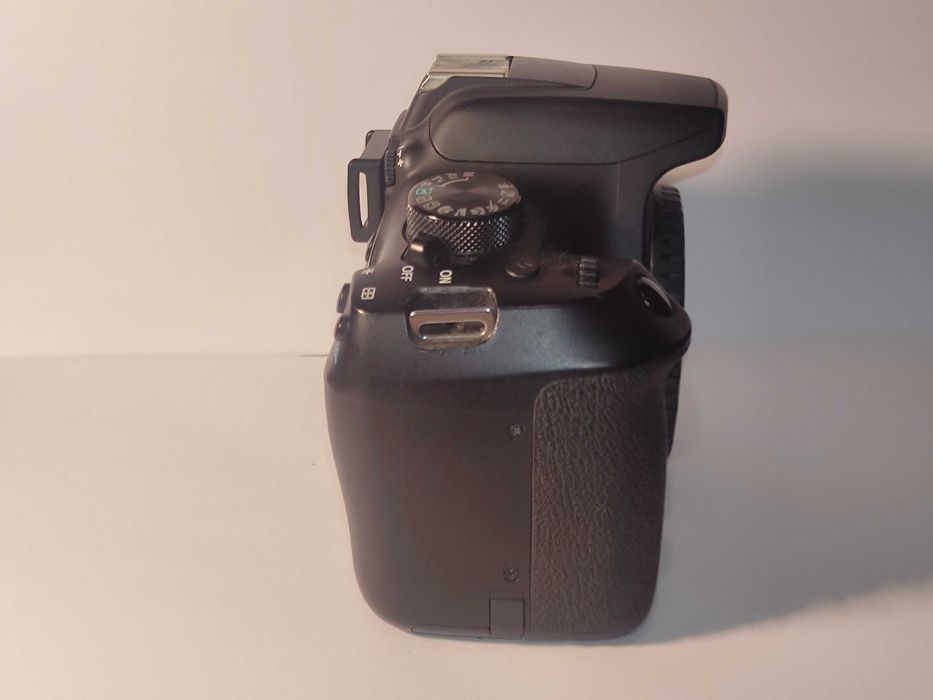 Aparat Foto DSLR Canon EOS 1300d