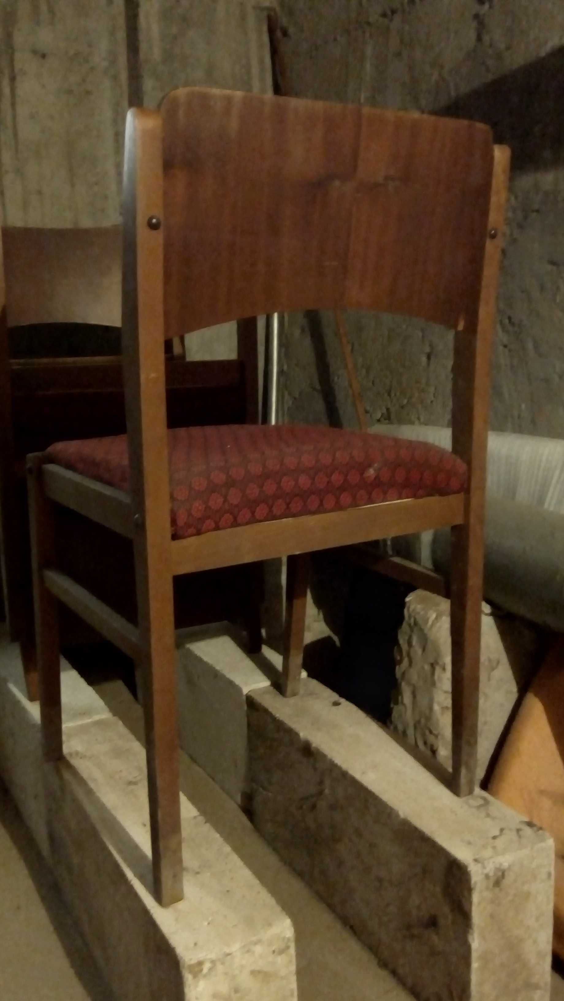 Столове за трапезария - тапицирани от масив