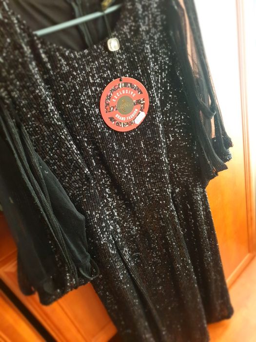 Vand rochie neagră noua