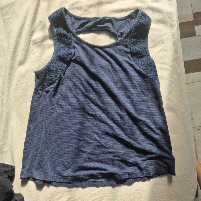 Потник син с интересна гръбна част