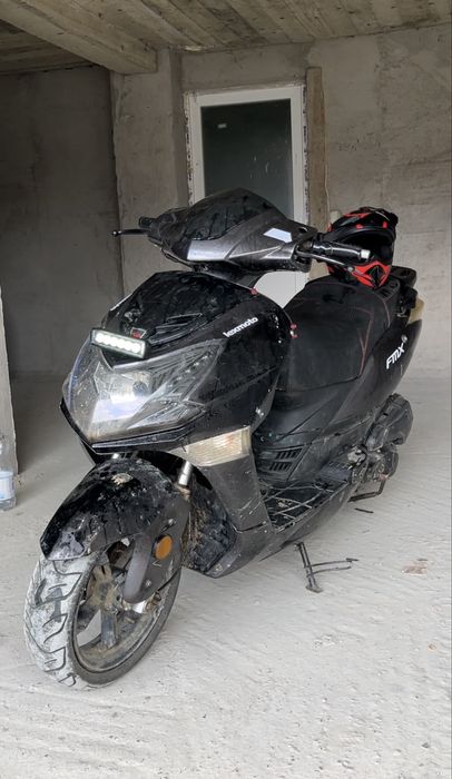 Vand scuter marca LEXMOTO motor de 125