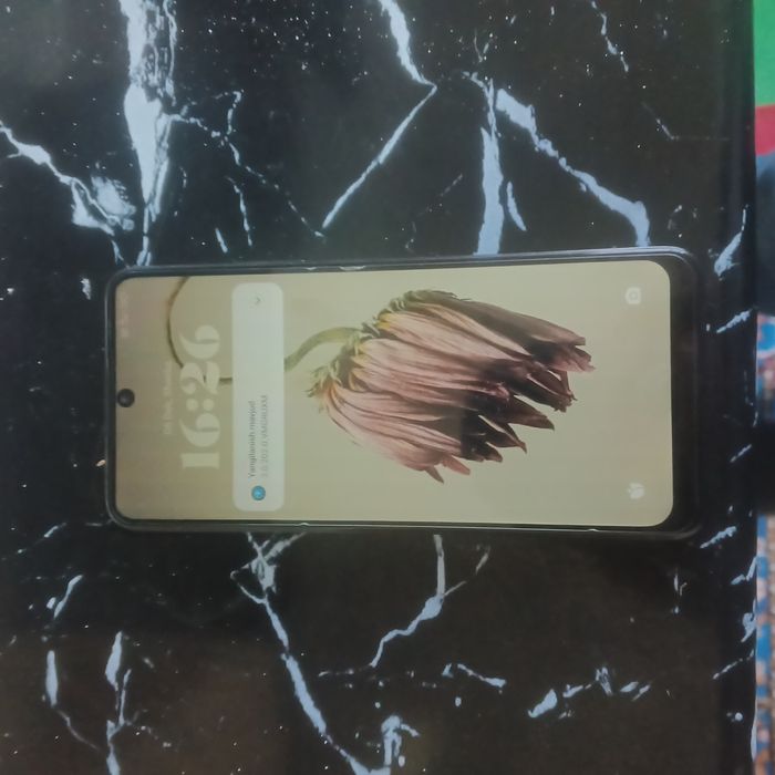 Telfon sotiladi oladiganla busa tel qilasila xolati zur