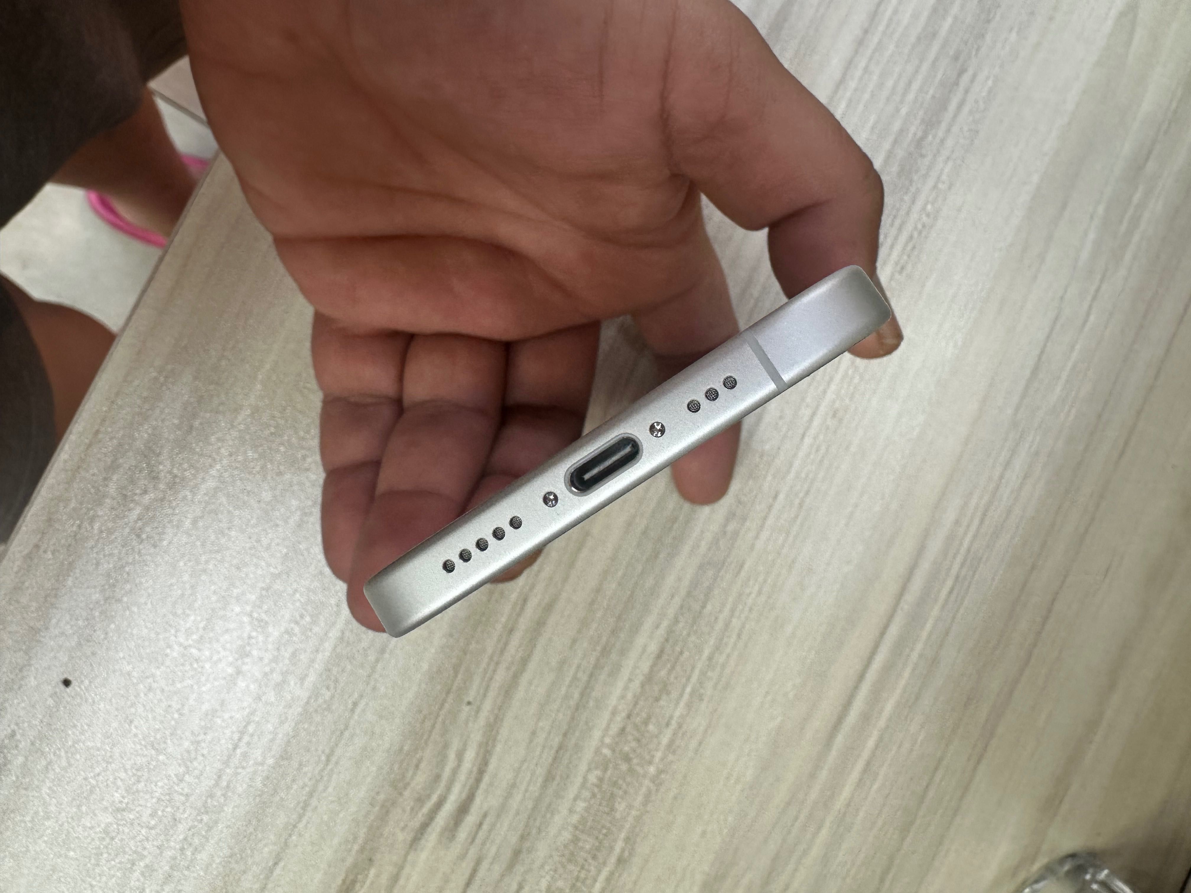 iPhone 16 с две години гаранция