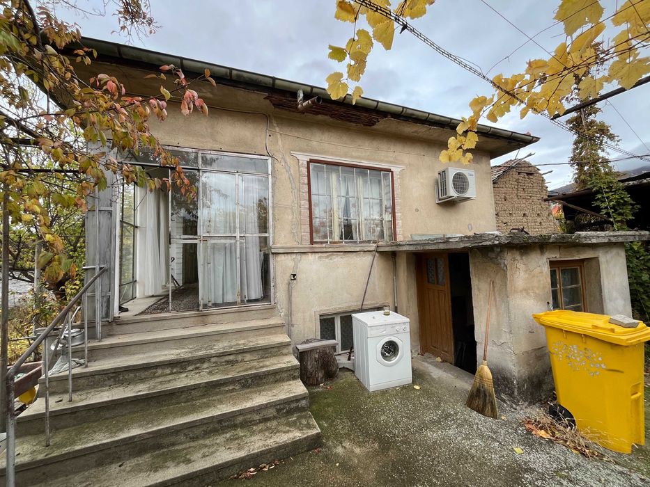 Продава къща в гр. Мъглиж