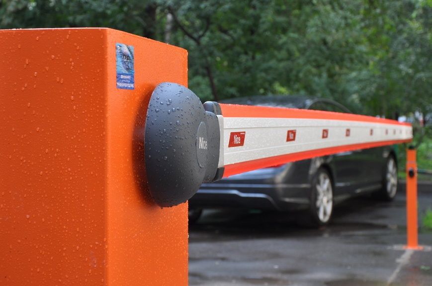 Установка шлагбаума