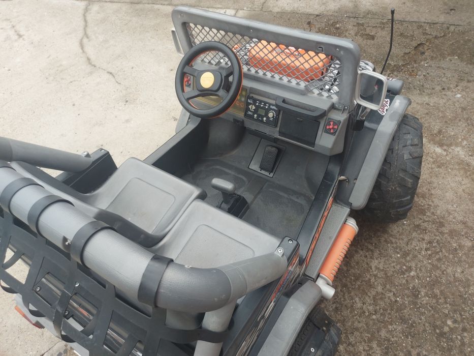 Masinuta electrica copii jeep Peg Perego