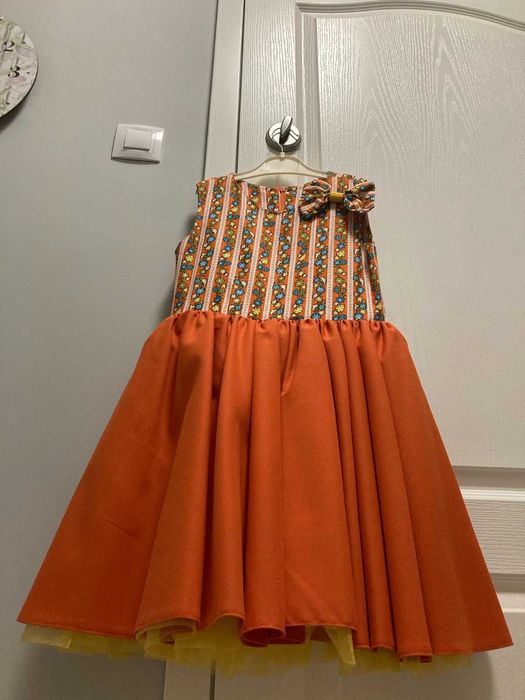 Детска рокля с тюл за обем под полата