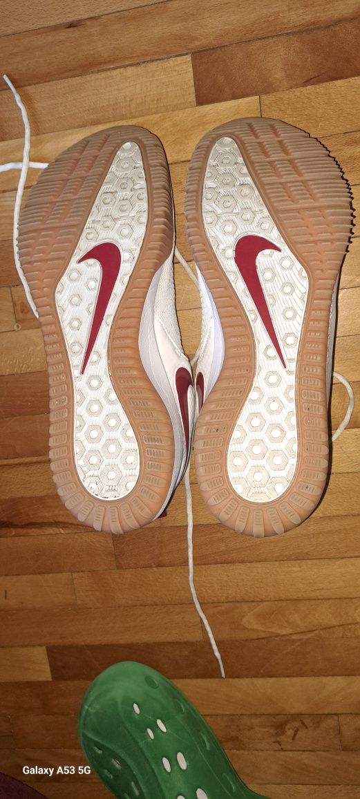 Маратонки за волейбол NIKE