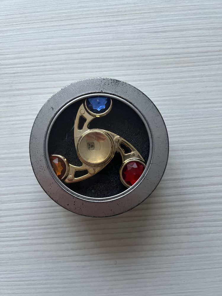 Spinner din metal cu diamante