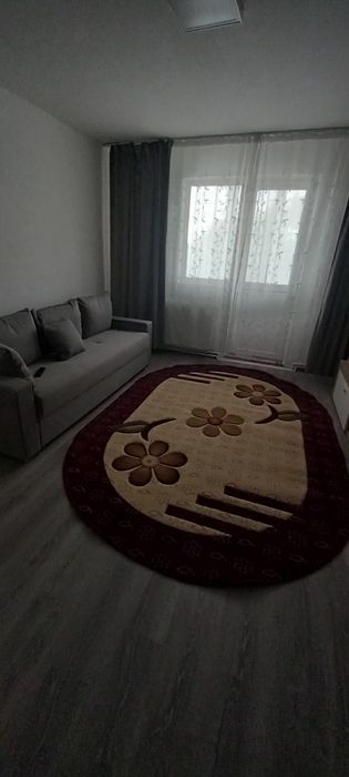 Închiriez apartament cu 2 camere