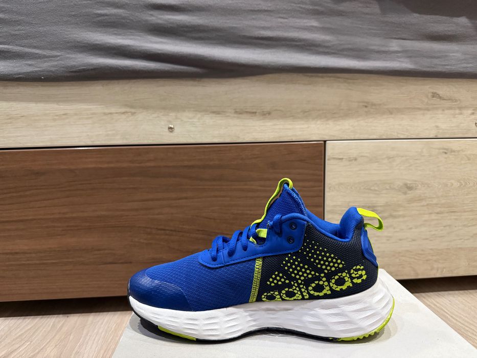 Обувки Adidas 36 и половина