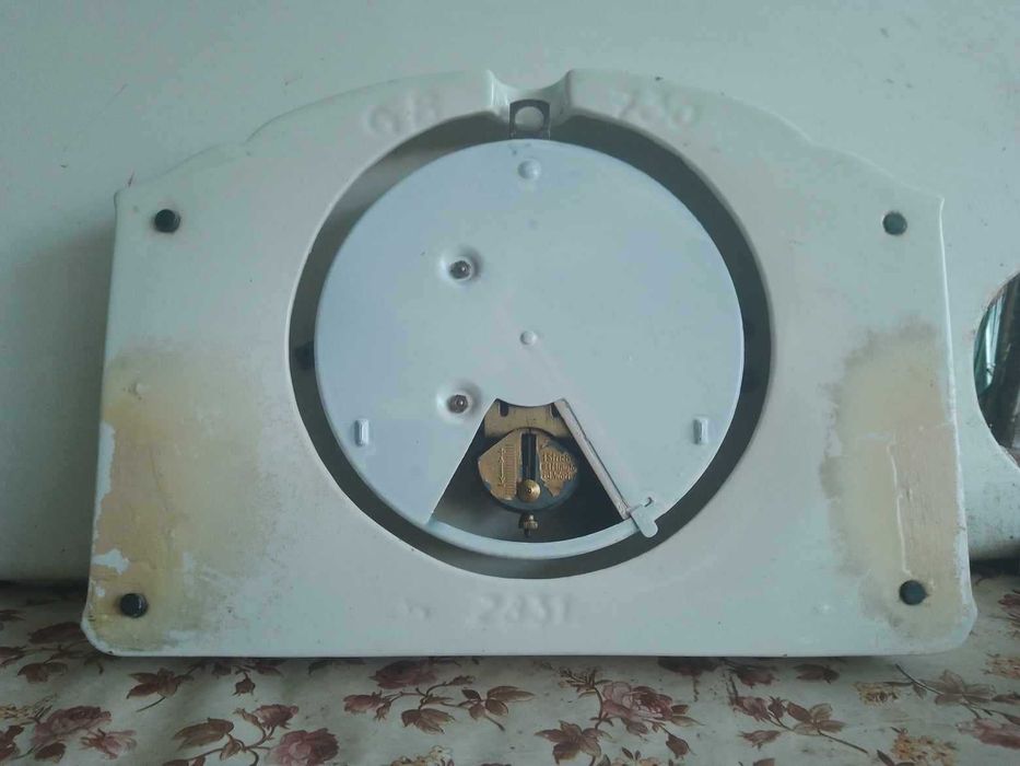 Ceas de perete cu pendul - mecanic cu rama ceramica Marea Britanie .