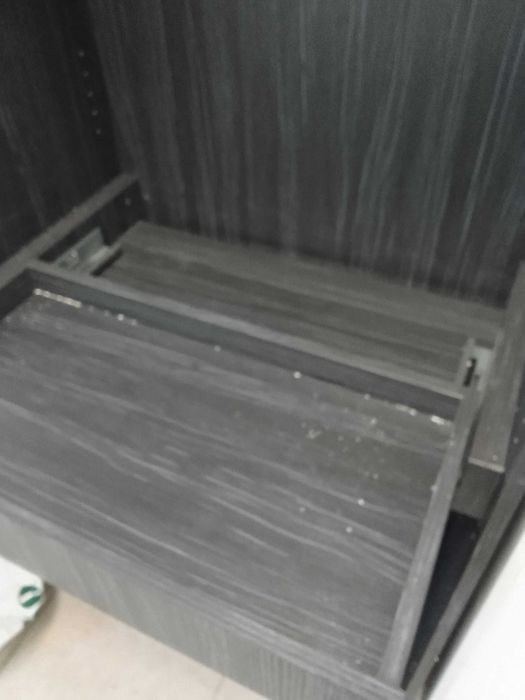 Голям шкаф с витрини и рафтове с механизми- 490 лв.