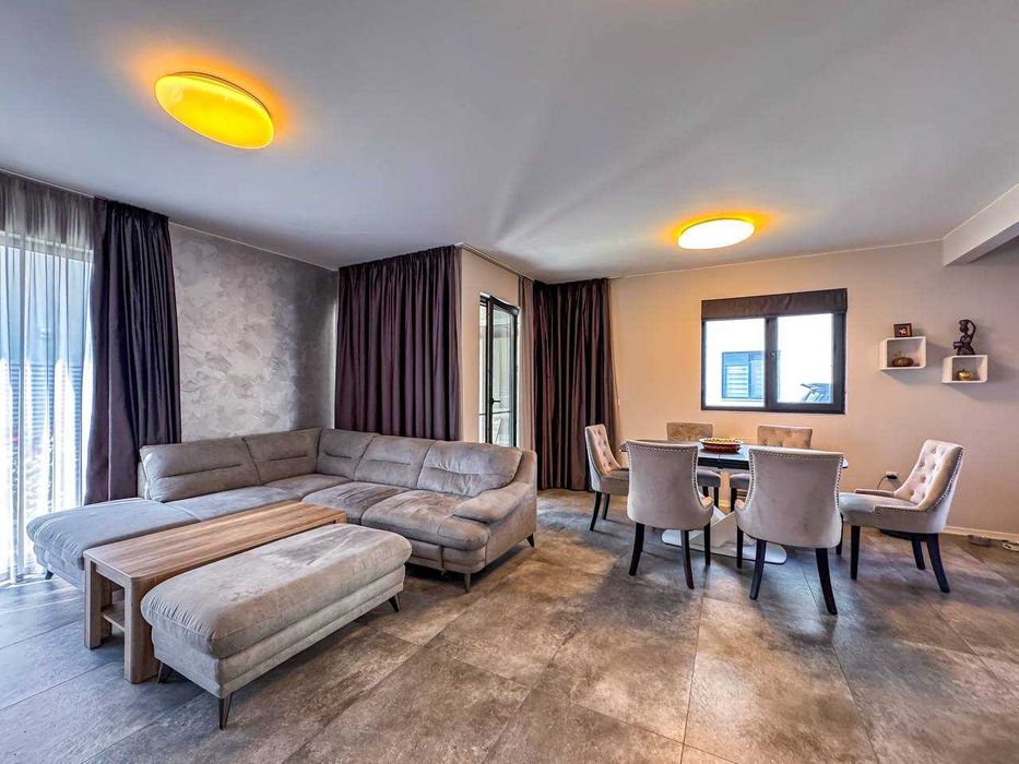 Триетажна модерна къща с двор в Сарафово, Бургас