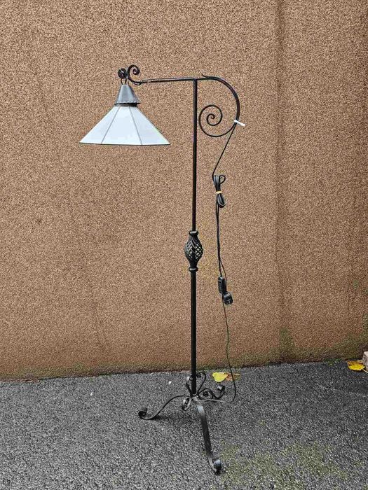 Конзолна витрина в стил Рустик