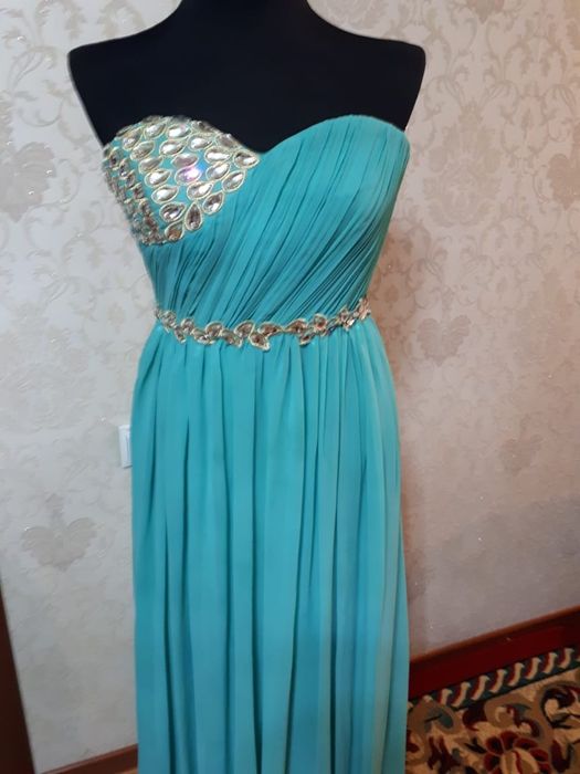 Бирюзовое платье в пол